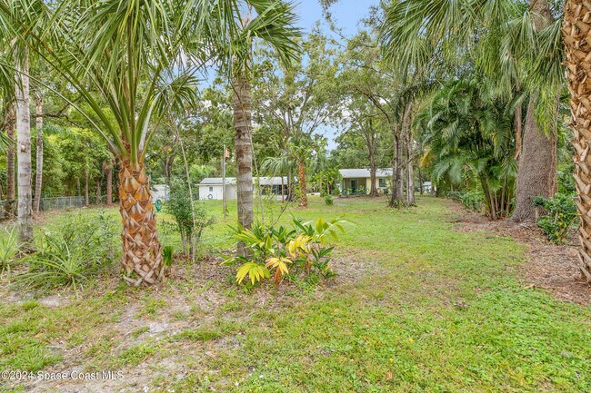Foto del edificio - 6725 Blue Jay Ln