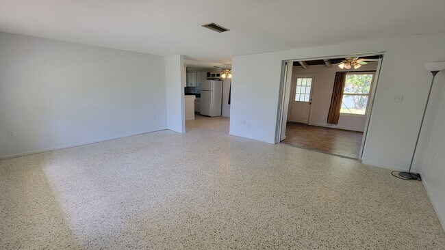 Building Photo - Lake View Home - 2 bedroom, 2 bath, + Den ...