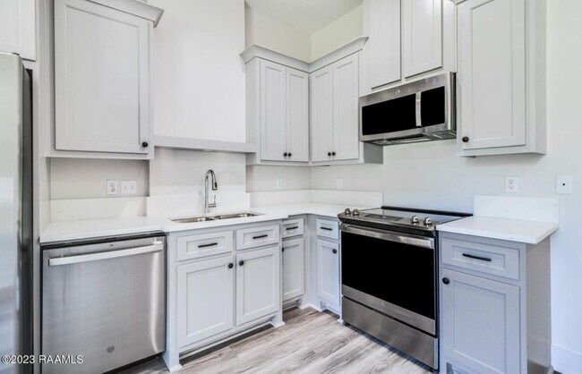 Foto del edificio - 108 E Broussard St