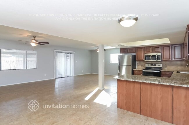 Building Photo - 3039 E Dahlia Dr