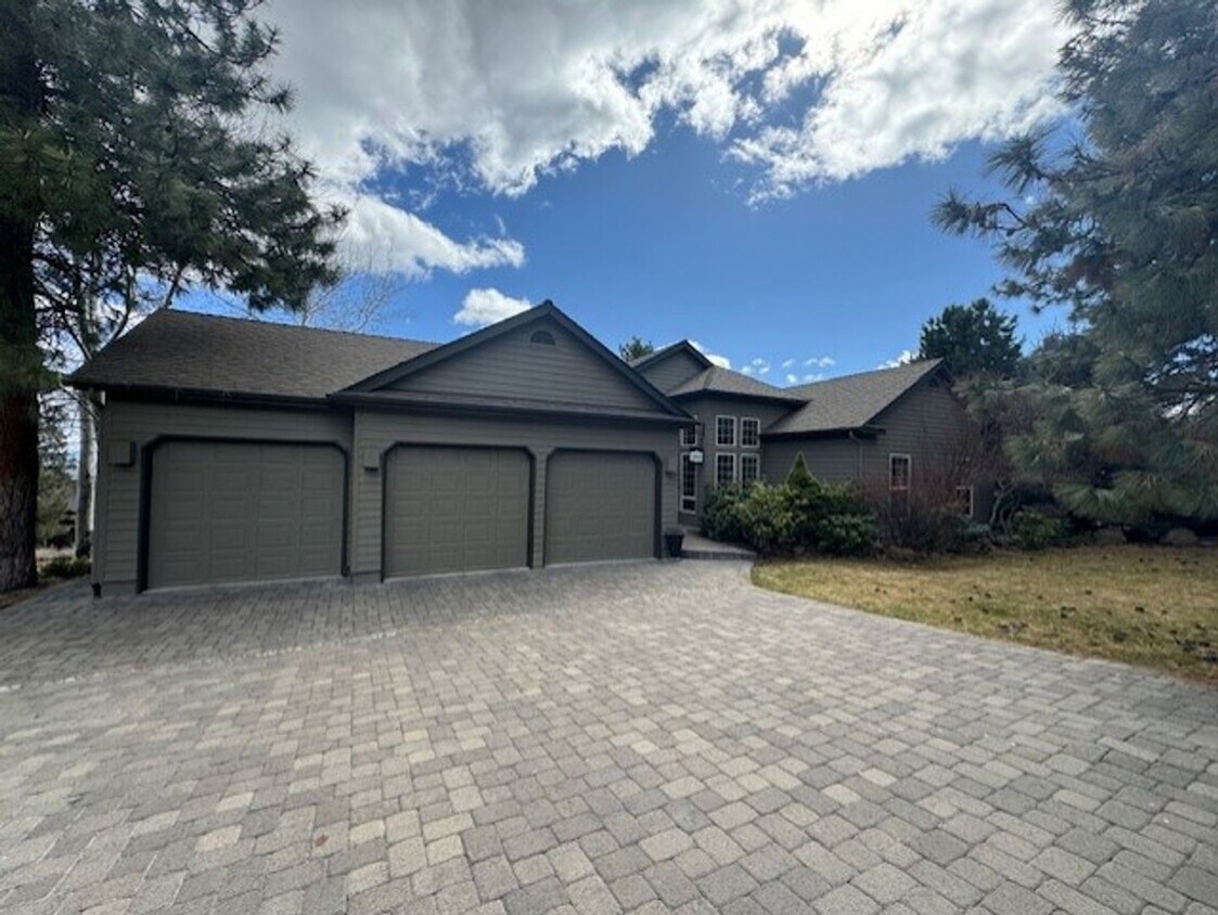 Primary Photo - Single level home on Awbrey Butte