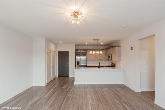 Foto del edificio - 7340 W Irving Park Rd