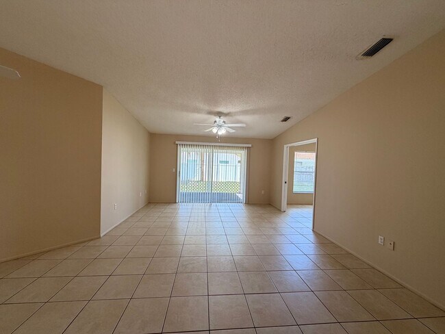 Foto del edificio - 2423 Pinehurst St