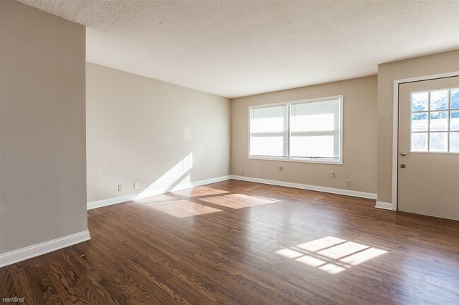 Foto del edificio - 8217 Regent Ave N