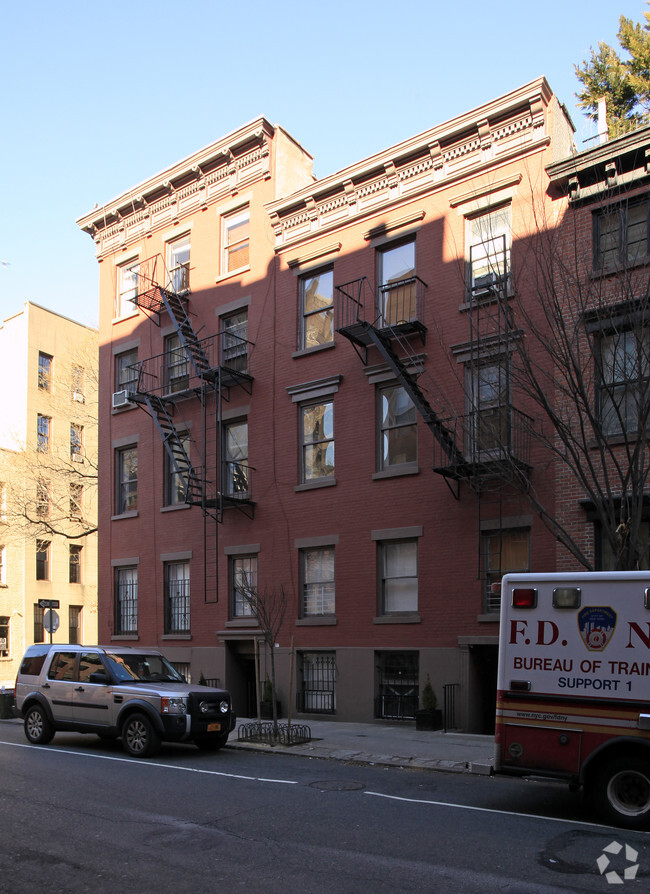 Building Photo - 505 W 19th St