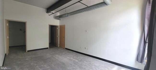 Building Photo - 75 Maple St