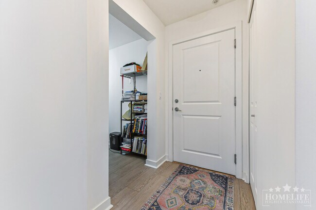 Photo du bâtiment - Charming 2 Bed 2 Bath + Den Ground Level Condo in Walnut Grove