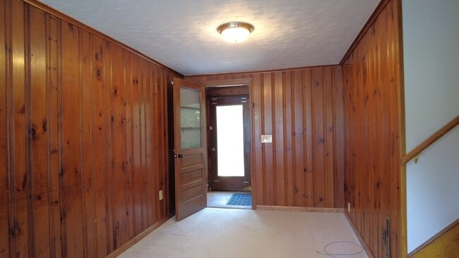 Building Photo - 12 Oak Hill Rd