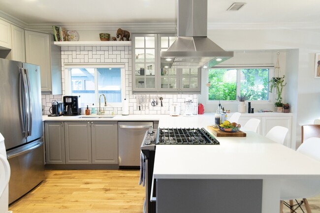 kitchen - 3850 La Salle Ave