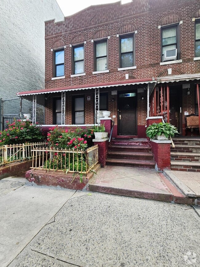 Building Photo - 176 E 93rd St