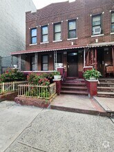 Building Photo - 176 E 93rd St