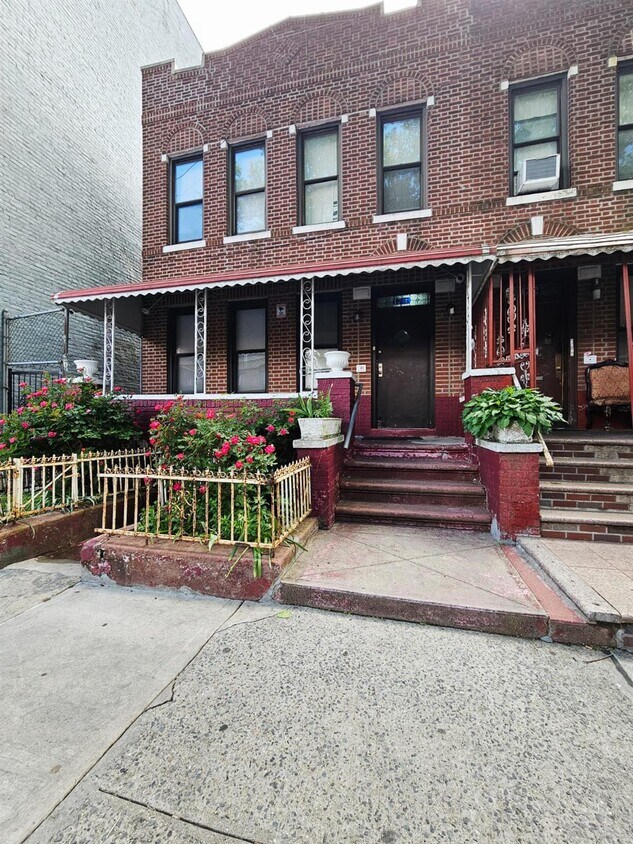 Foto principal - 176 E 93rd St