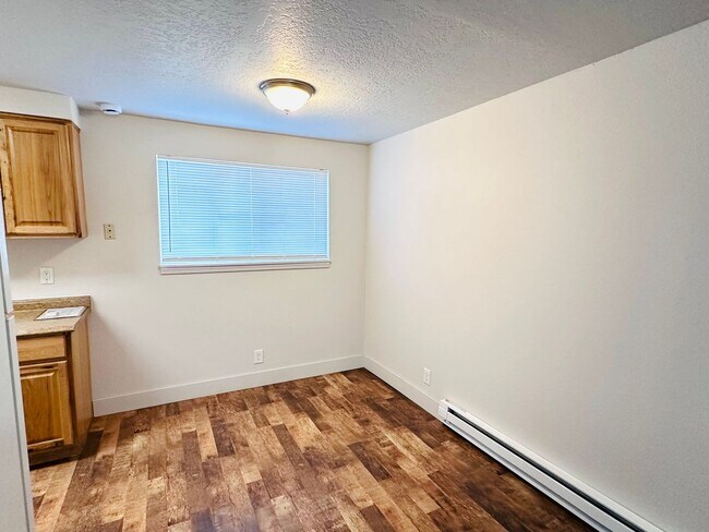 Foto del edificio - COZY 2 BEDROOM, 1 BATH APARTMENT LOCATED I...