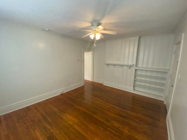 Building Photo - 906 Lancaster St