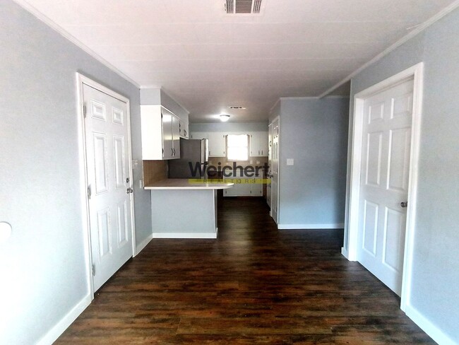 Foto del edificio - Remodeled 3bed/1bath with fenced backyard