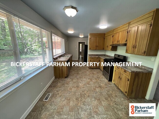 Foto del edificio - Cozy Brick Home Located Off Warm Springs R...