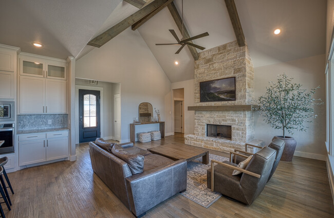 Building Photo - 440 Valley Vista