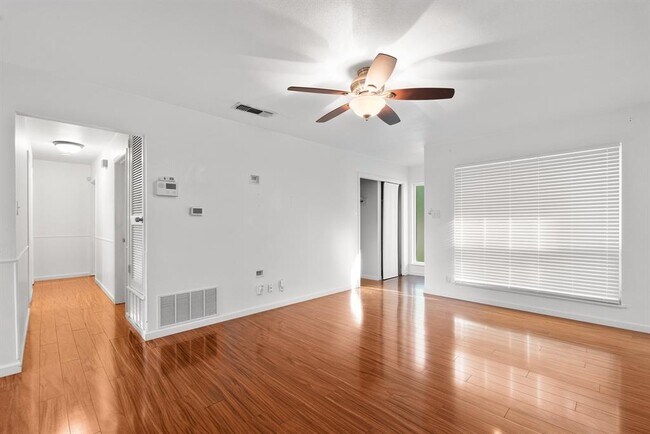 Foto del edificio - 508 Harway Ct