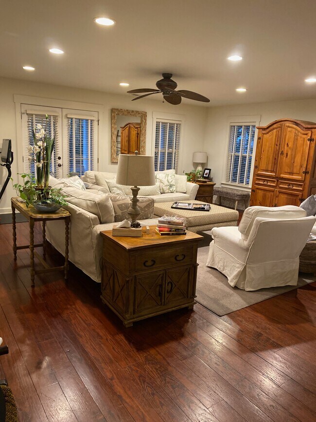 GRAN RM - 107 W Owens St