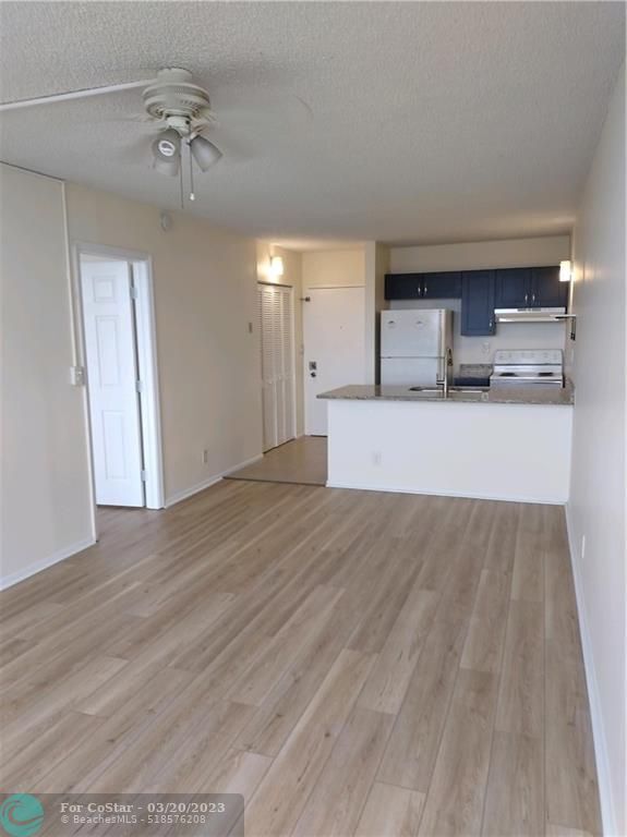 Building Photo - 2501 Riverside Dr