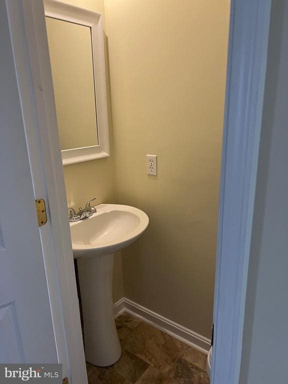 Foto del edificio - 1221 Delmont Rd