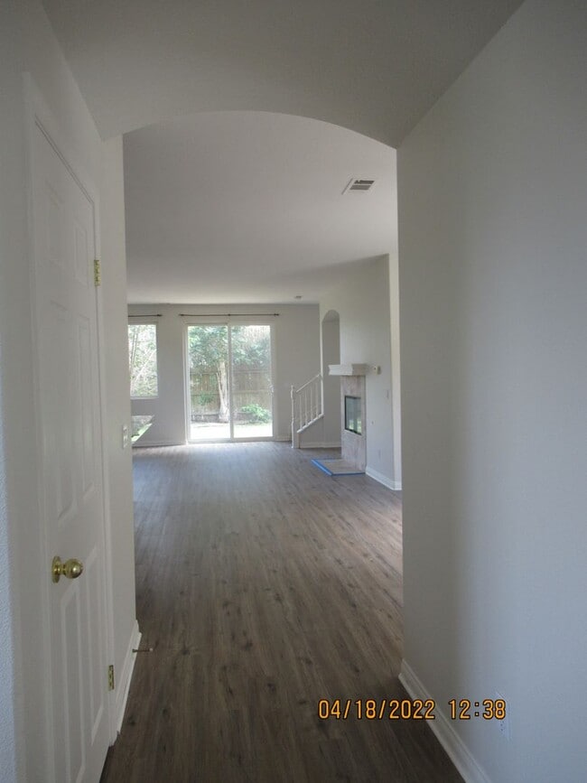 Building Photo - Crown Pointe Four Bedroom Home