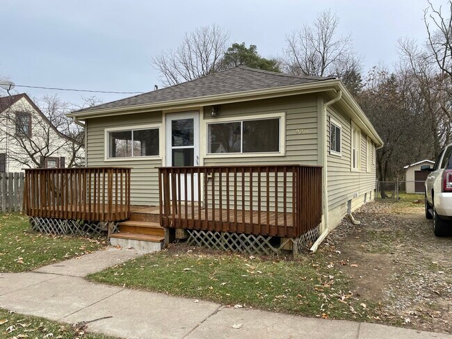 Building Photo - 920 N Berrien St