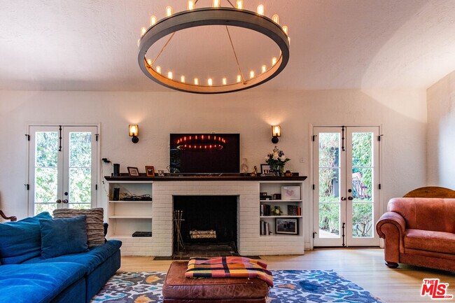 Foto del edificio - 7040 Hillside Ave