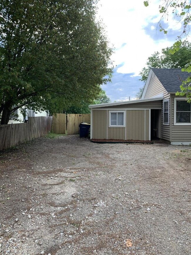 Building Photo - 217 S Arrington Dr