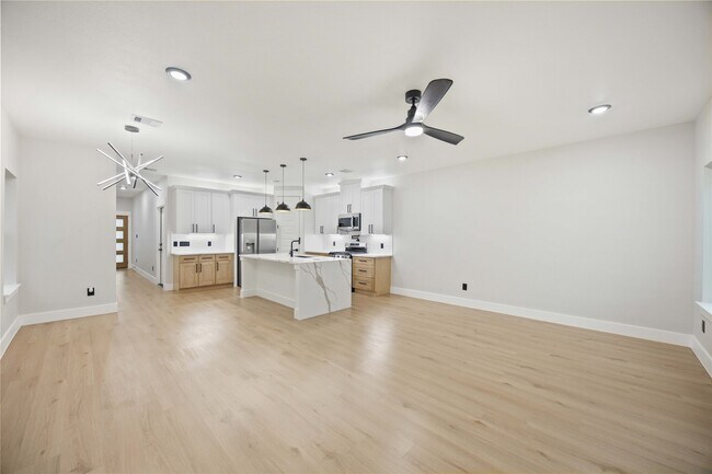 Foto del edificio - 8013 Moon Beam St