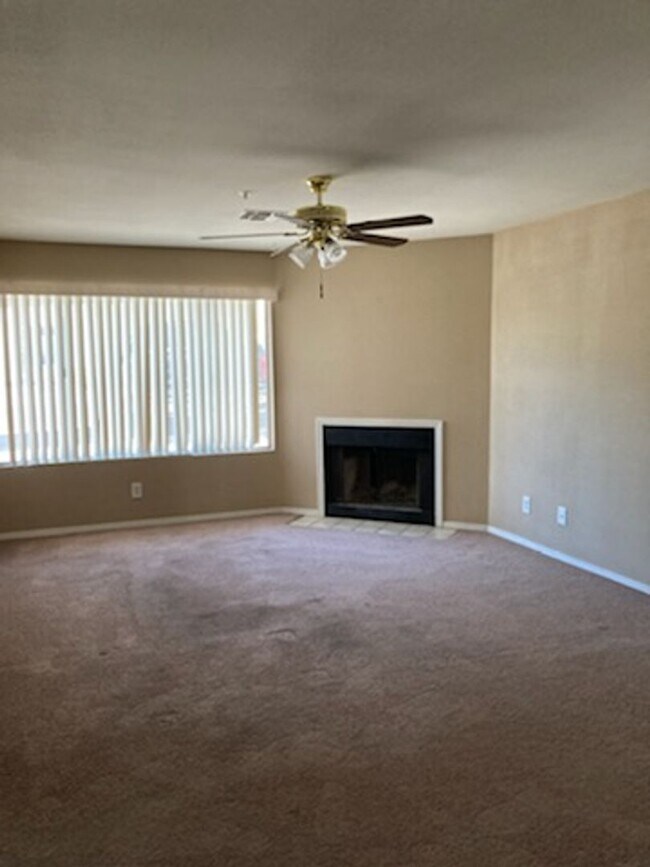 Foto del edificio - 2060 Mesquite Ln