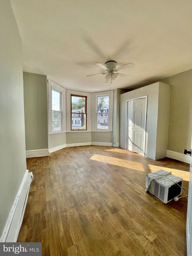 Foto del edificio - 1230 E Cheltenham Ave