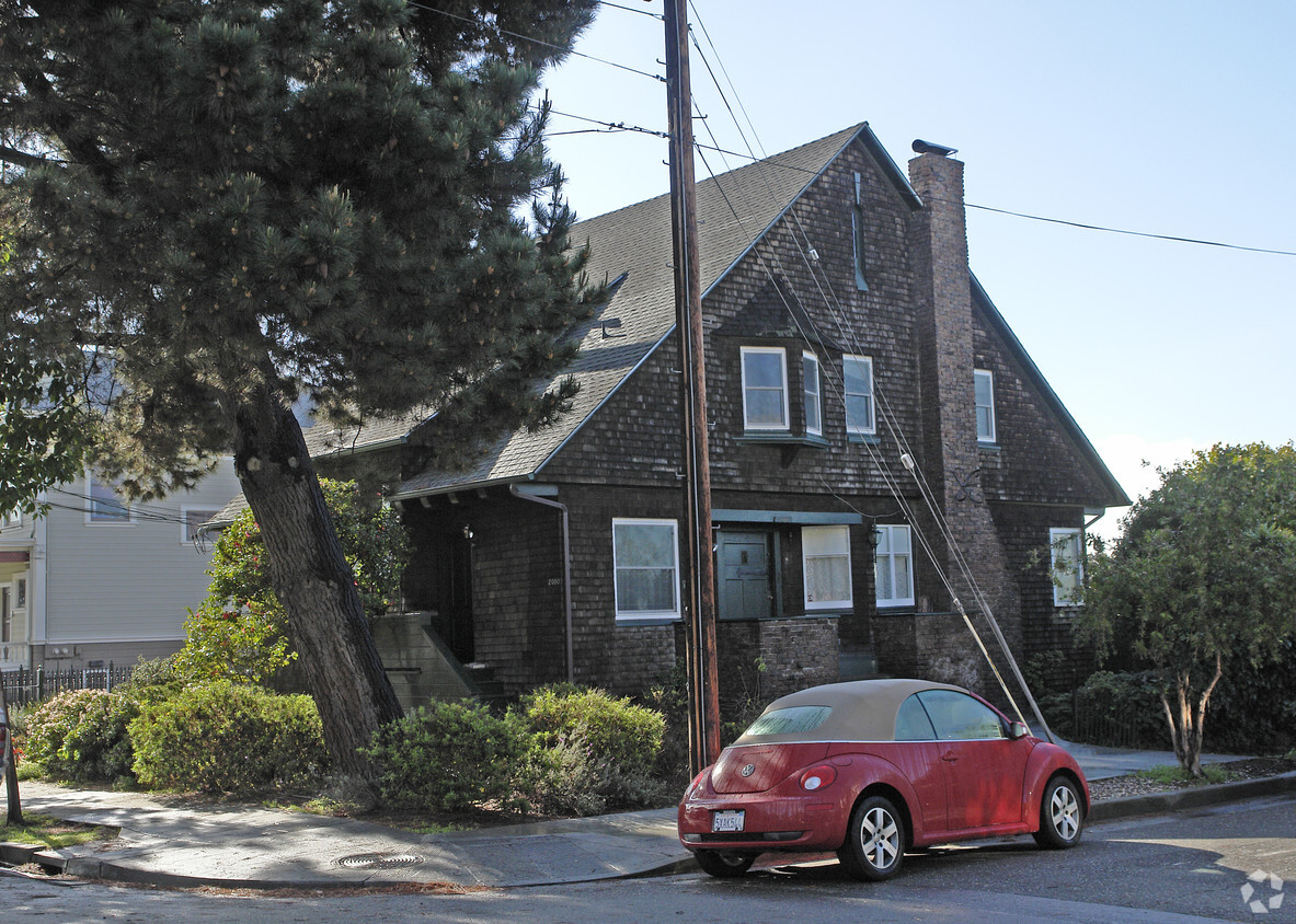 Building Photo - 2000 Clinton Ave