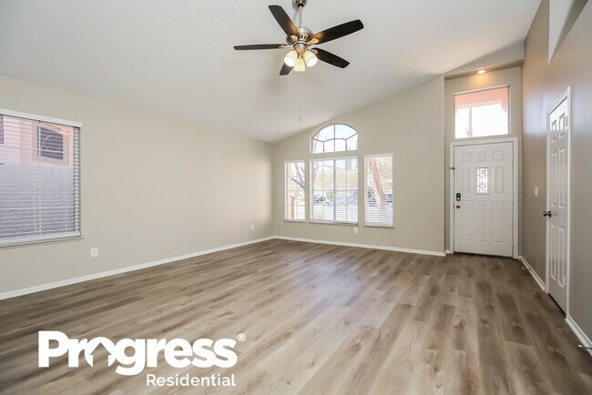 Foto del edificio - 3020 Forest Lake St