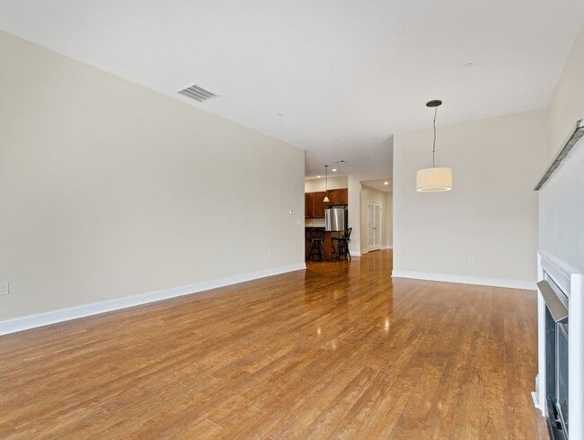 Building Photo - 653-659-659 E 2nd St