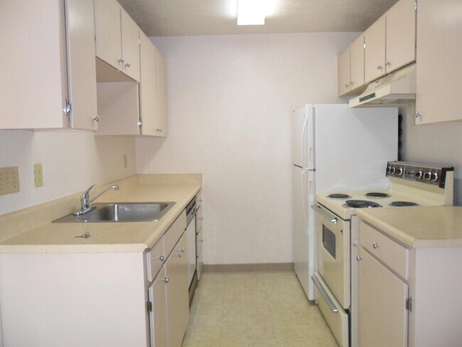Building Photo - 1073 Hermitage Way S