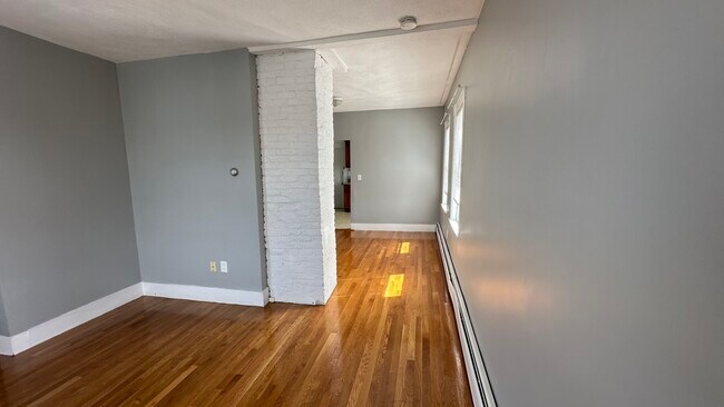 Foto del edificio - 66 Morton Ave