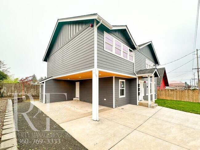 Foto del edificio - 1-Bedroom Home with Modern Finishes, A/C & In-Unit Laundry