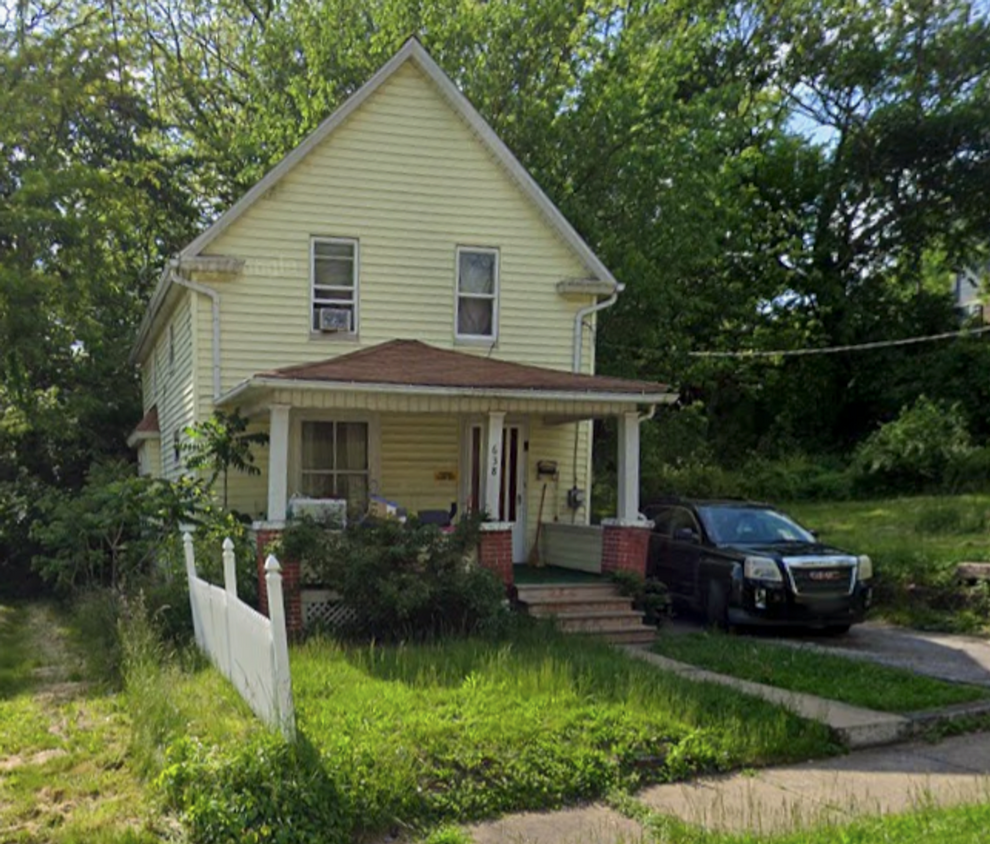 Foto principal - Spacious 3-Bedroom Home for Lease in Akron