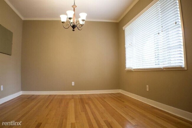 Building Photo - 4452 Charleswood Ave