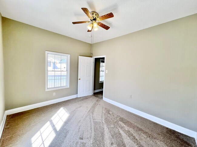 Foto del edificio - 829 Dillard St