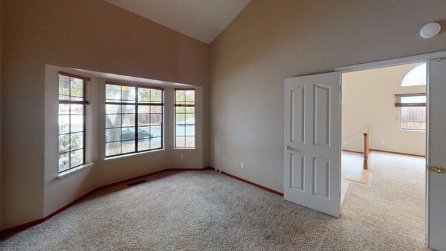 Building Photo - Well-maintained 3x2 single-family Windsor ...