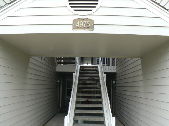 Building Photo - 4975 Twin Lakes Rd