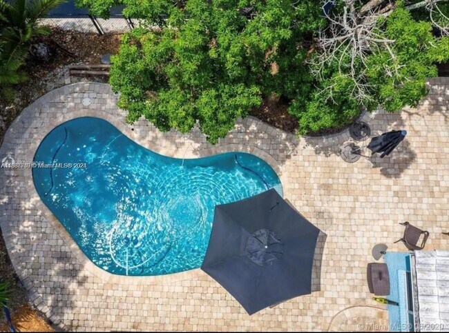 Photo - 320 SW 11th Ct House