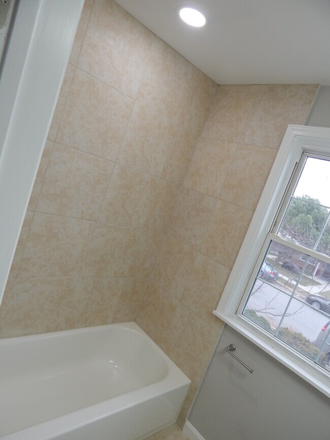 Building Photo - 8528 Chestnut Oak Rd
