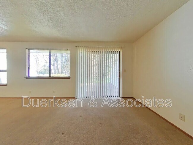 Building Photo - 3928 NW Walnut Pl