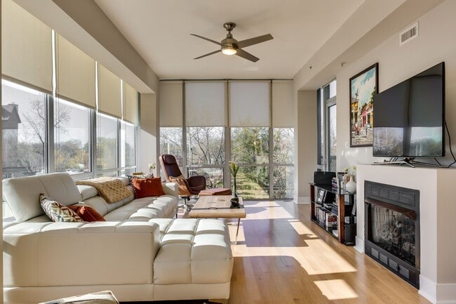 Building Photo - 525 Kedzie St