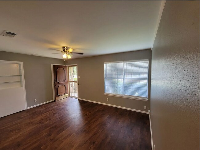 Foto del edificio - 2447 Hiawatha St