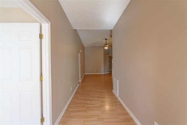 Building Photo - 2477 Deercroft Dr