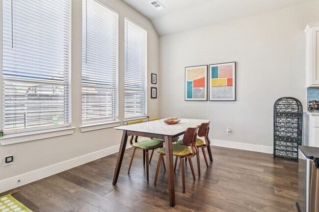 Foto del edificio - 847 Longbranch Way